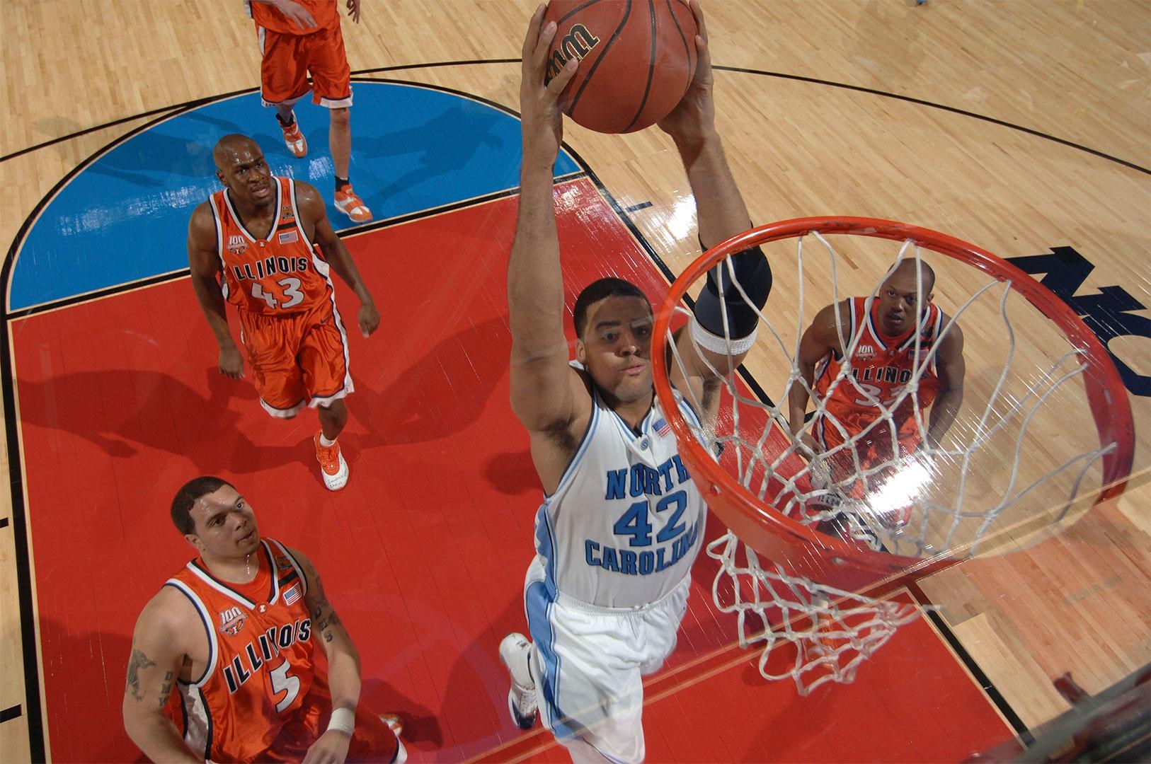 Sean May playing for North Carolina 