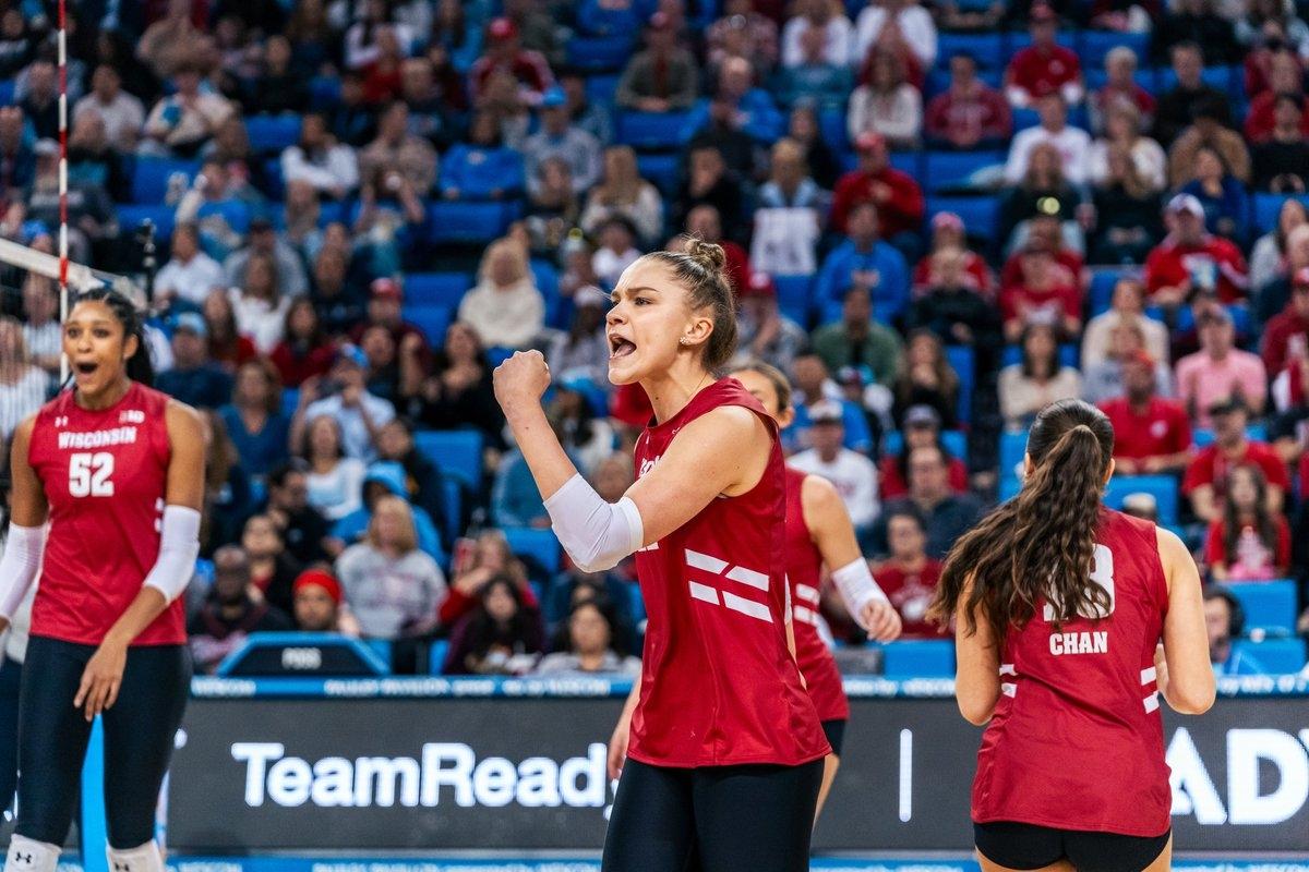 Wisconsin volleyball celebrates point