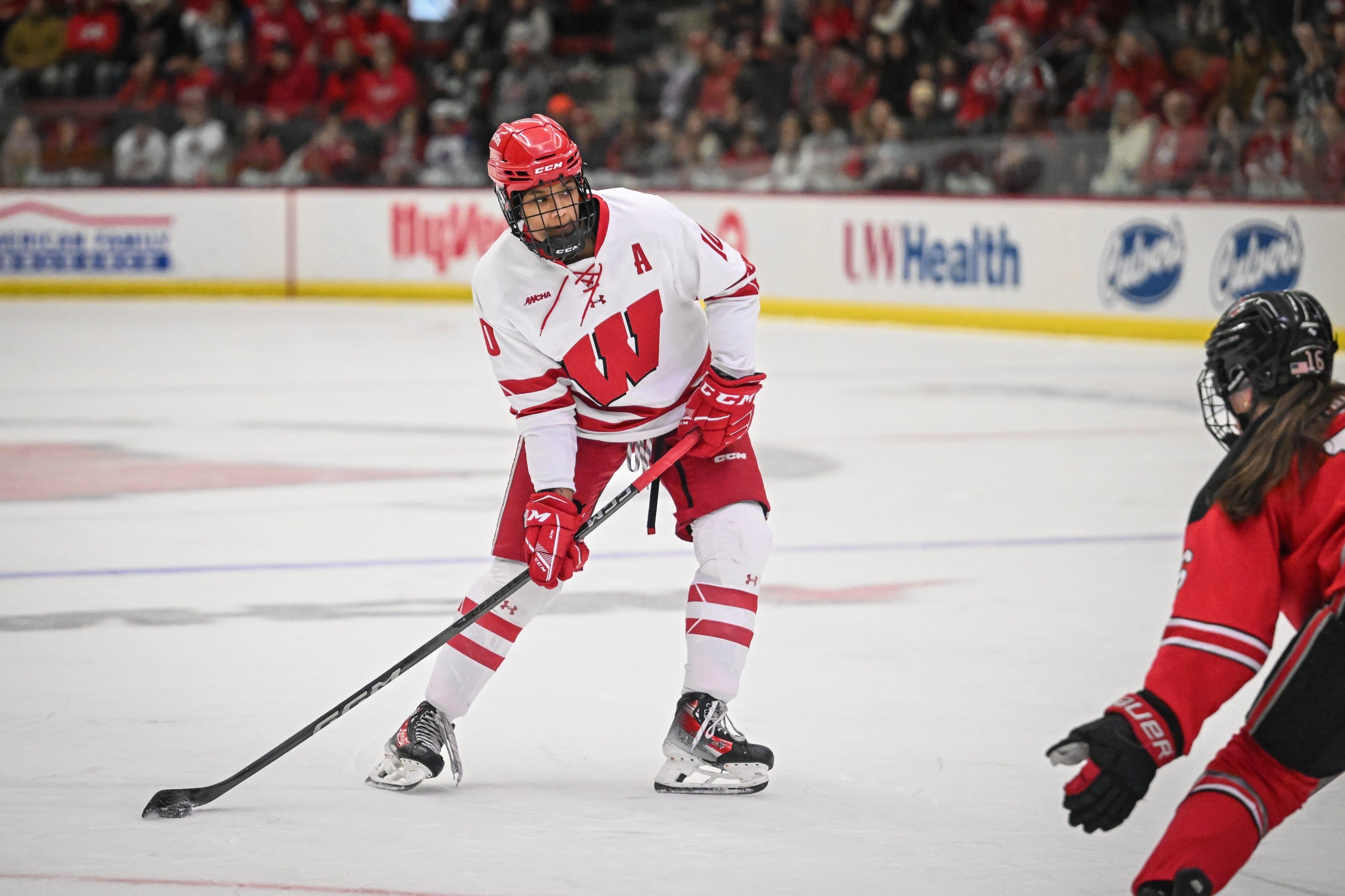 Wisconsin women's hockey Laila Edwards